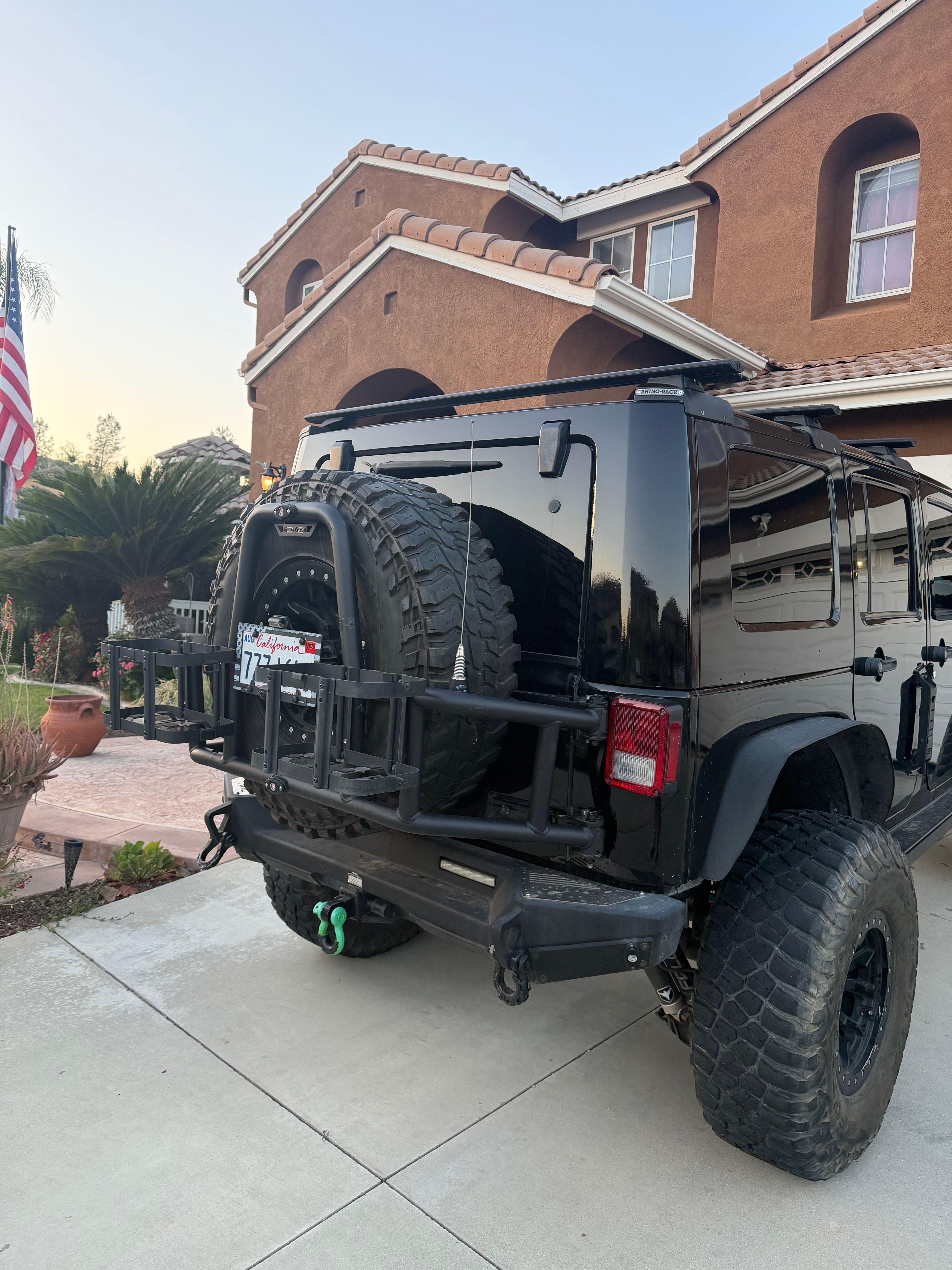 Used 2017 Jeep Wrangler Unlimited Rubicon w/ Connectivity Group AWD/4WD image 4