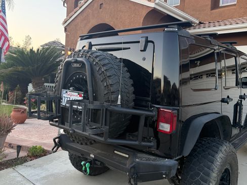 Used 2017 Jeep Wrangler Unlimited Rubicon w/ Connectivity Group AWD/4WD image 4