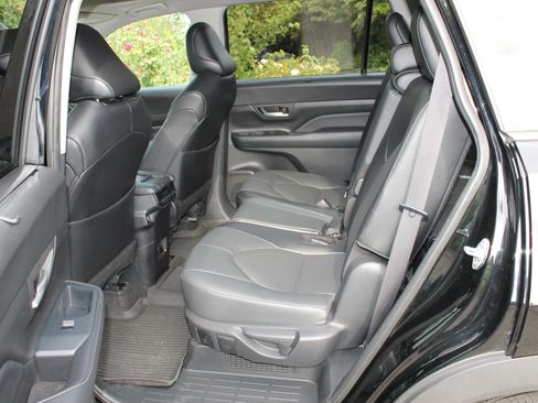 Used 2024 Toyota Grand Highlander AWD Hybrid image 13