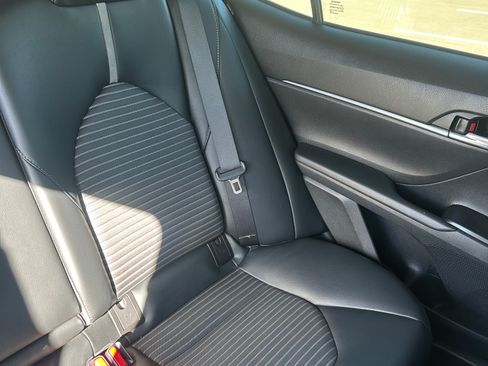 Used 2019 Toyota Camry SE image 10