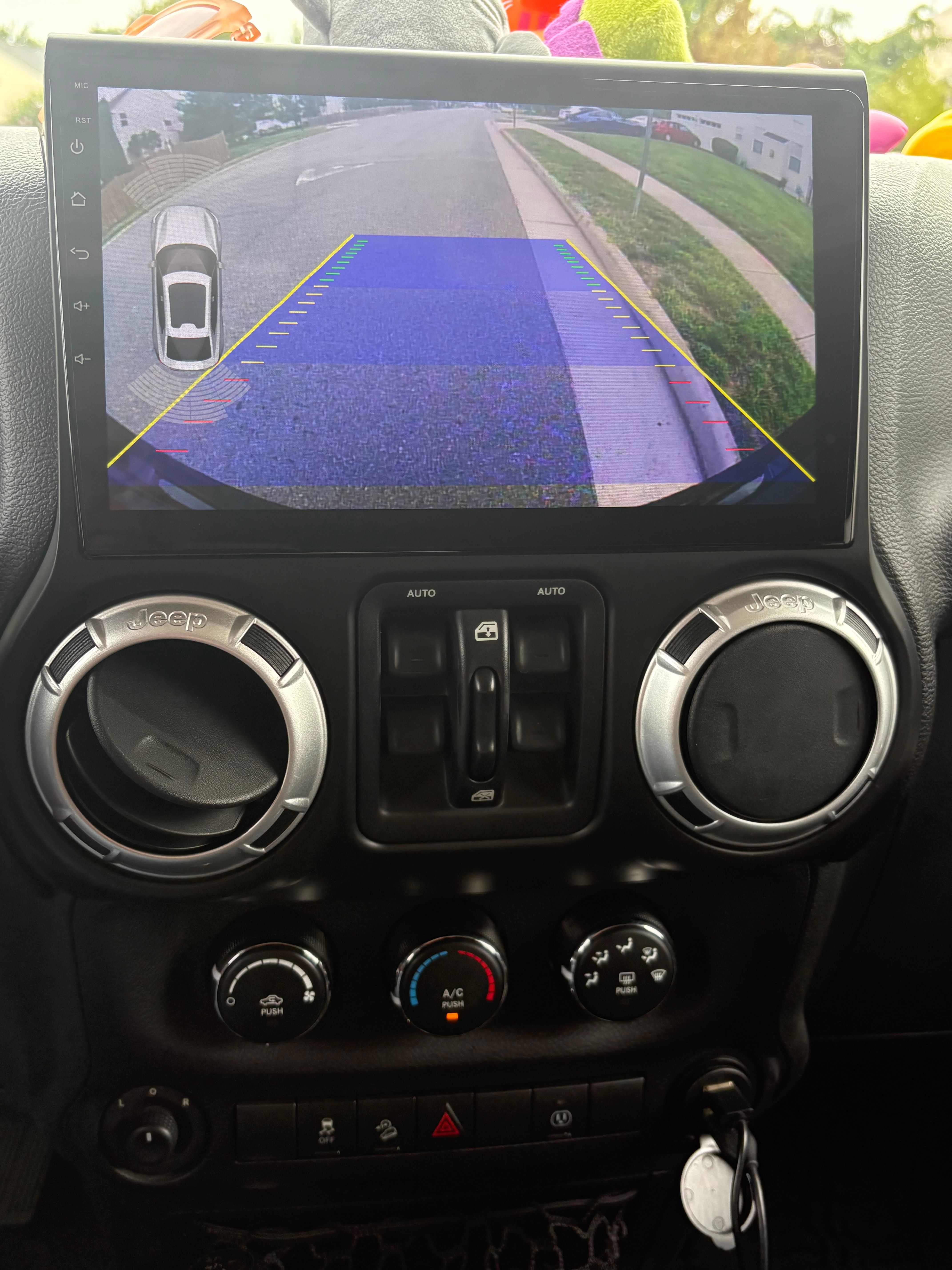 Used 2015 Jeep Wrangler Unlimited Sahara w/ Connectivity Group AWD/4WD image 9