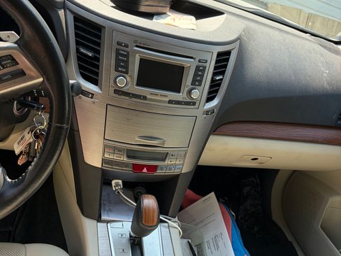 Used 2013 Subaru Outback 2.5i Limited w/ Moonroof Pkg AWD/4WD image 6