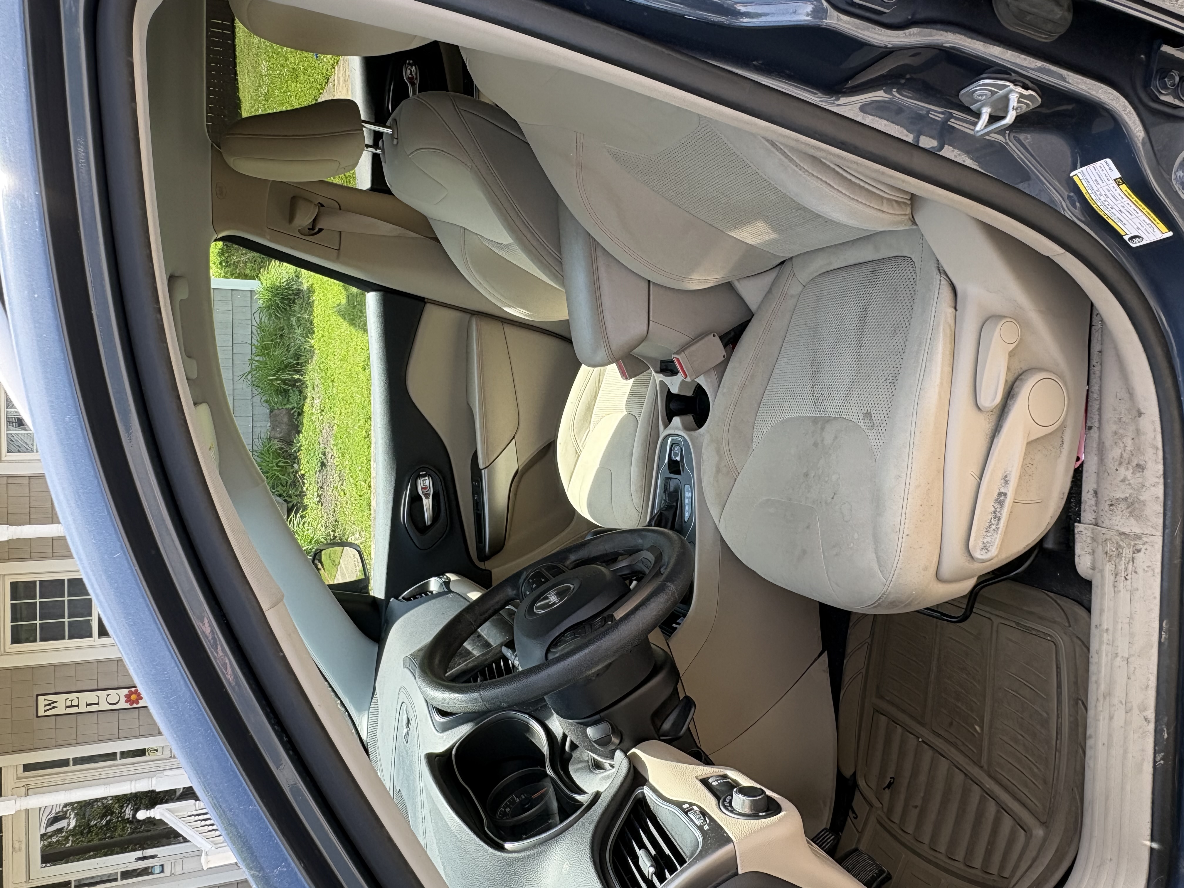 Used 2020 Jeep Cherokee Latitude w/ Safety Group AWD/4WD image 15