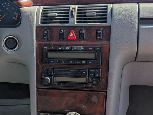 Used 1998 Mercedes-Benz E 320 Sedan image 8