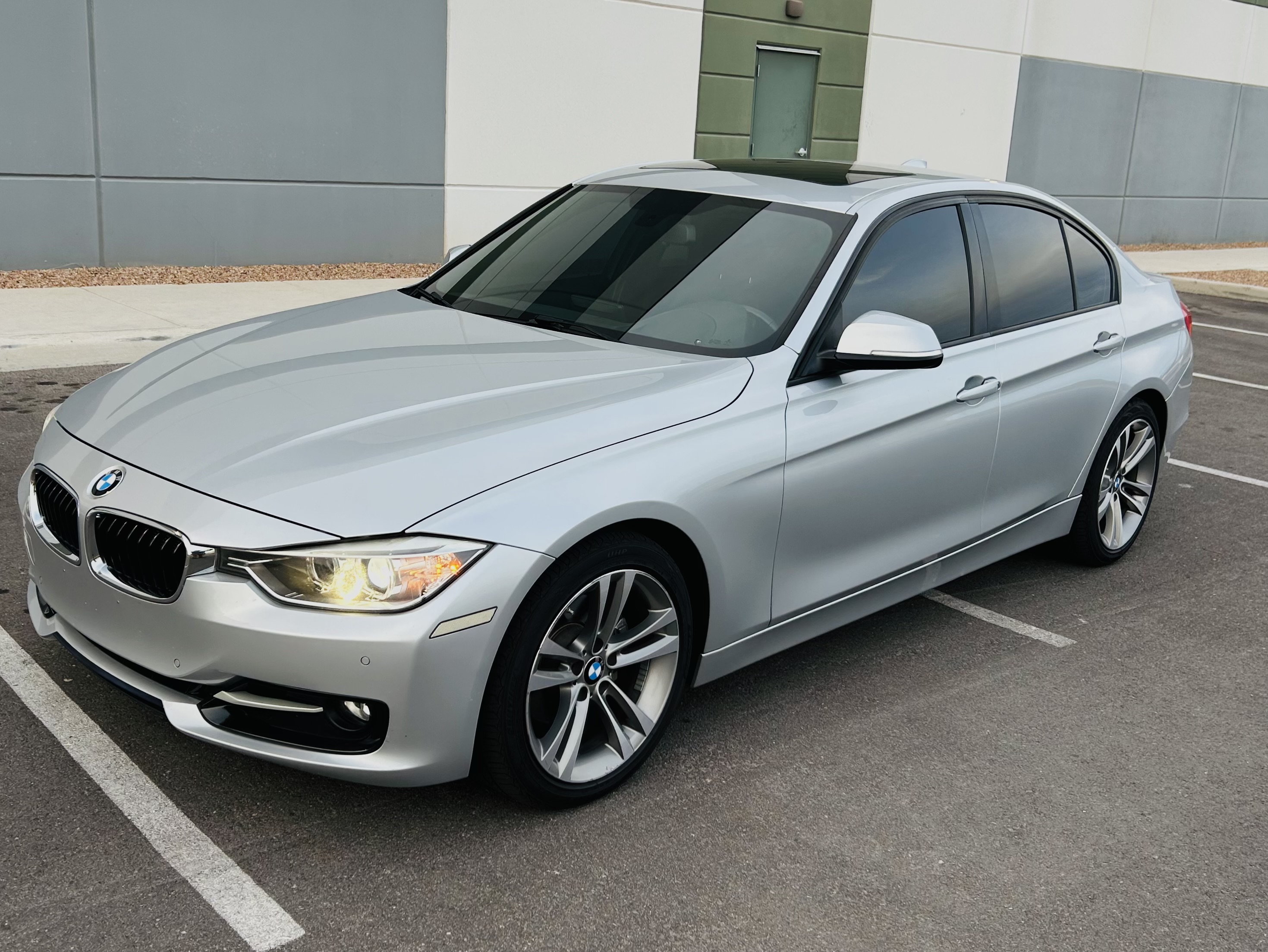 Used 2015 BMW 328i Sedan RWD image 1