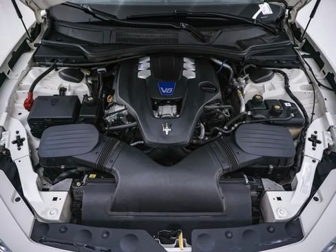 Used 2017 Maserati Ghibli S Q4 AWD/4WD image 12