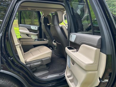 Used 2024 Lincoln Navigator Reserve AWD/4WD image 10