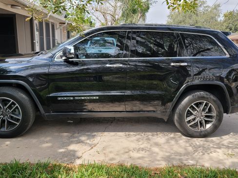 Used 2019 Jeep Grand Cherokee Limited w/ Luxury Group II image 2