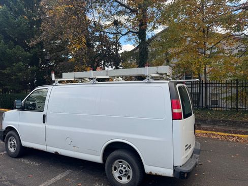 Used 2011 GMC Savana 2500 image 4