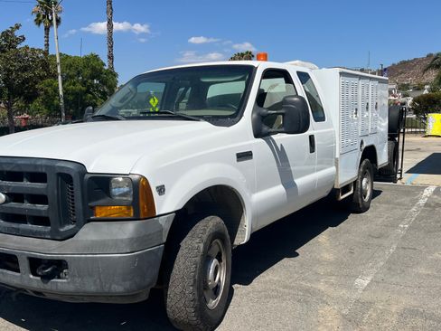 Used 2006 Ford F250 XLT AWD/4WD image 5