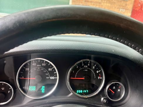 Used 2012 Jeep Wrangler Unlimited Sport image 11