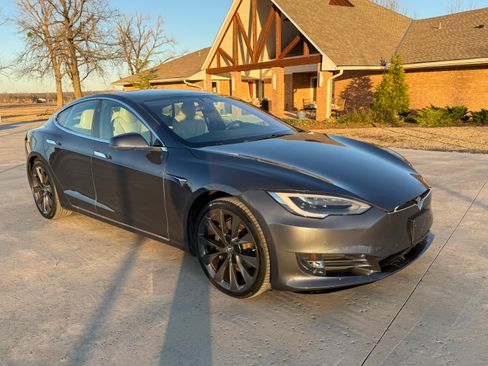 Used 2021 Tesla Model S Long Range Plus image 1