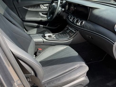 Used 2018 Mercedes-Benz E 400 4MATIC Sedan image 12