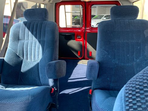 Used 2011 Ford E-150 and Econoline 150 Wagon RWD image 11