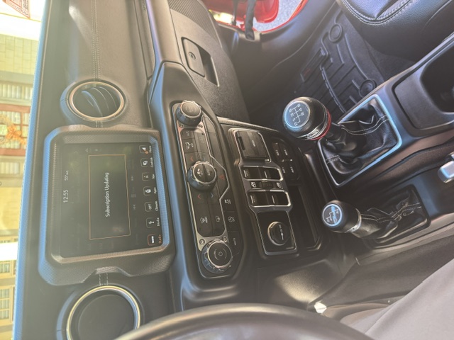 Used 2019 Jeep Wrangler Unlimited Sahara AWD/4WD image 10