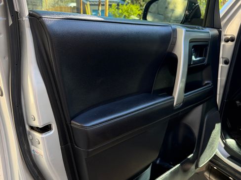 Used 2018 Toyota 4Runner SR5 Premium image 19