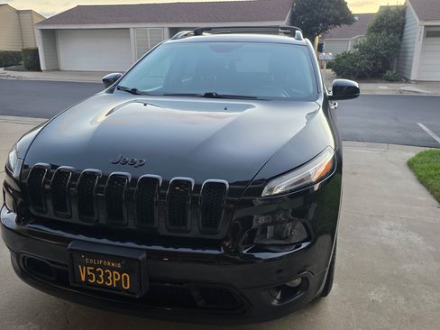 Used 2018 Jeep Cherokee Latitude w/ Altitude Package image 6