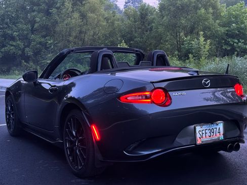 Used 2017 MAZDA MX-5 Miata Club w/ Brembo/BBS Package image 2