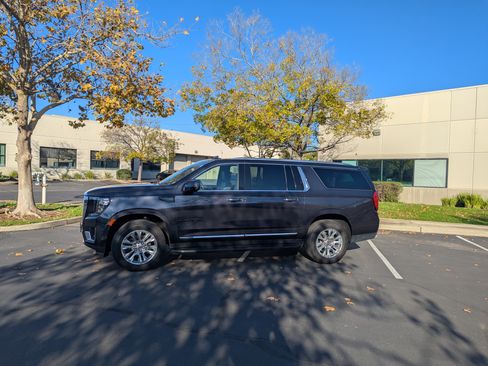Used 2023 GMC Yukon XL Denali image 2