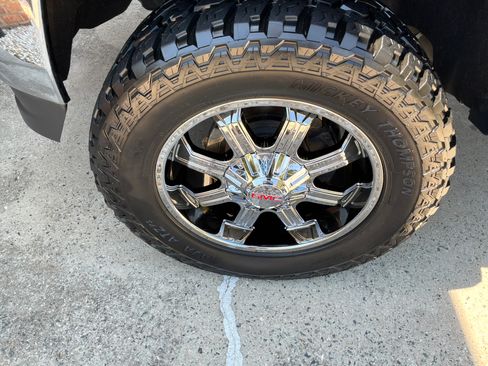 Used 2017 GMC Sierra 1500 SLT w/ Suspension Package, Off-Road AWD/4WD image 27