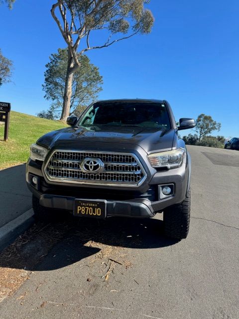 Used 2016 Toyota Tacoma TRD Off-Road w/ Premium & Technology Package AWD/4WD image 2