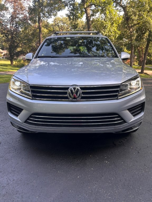 Used 2017 Volkswagen Touareg Wolfsburg Edition AWD/4WD image 9