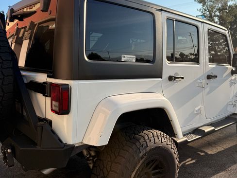 Used 2018 Jeep Wrangler Unlimited Sahara image 10