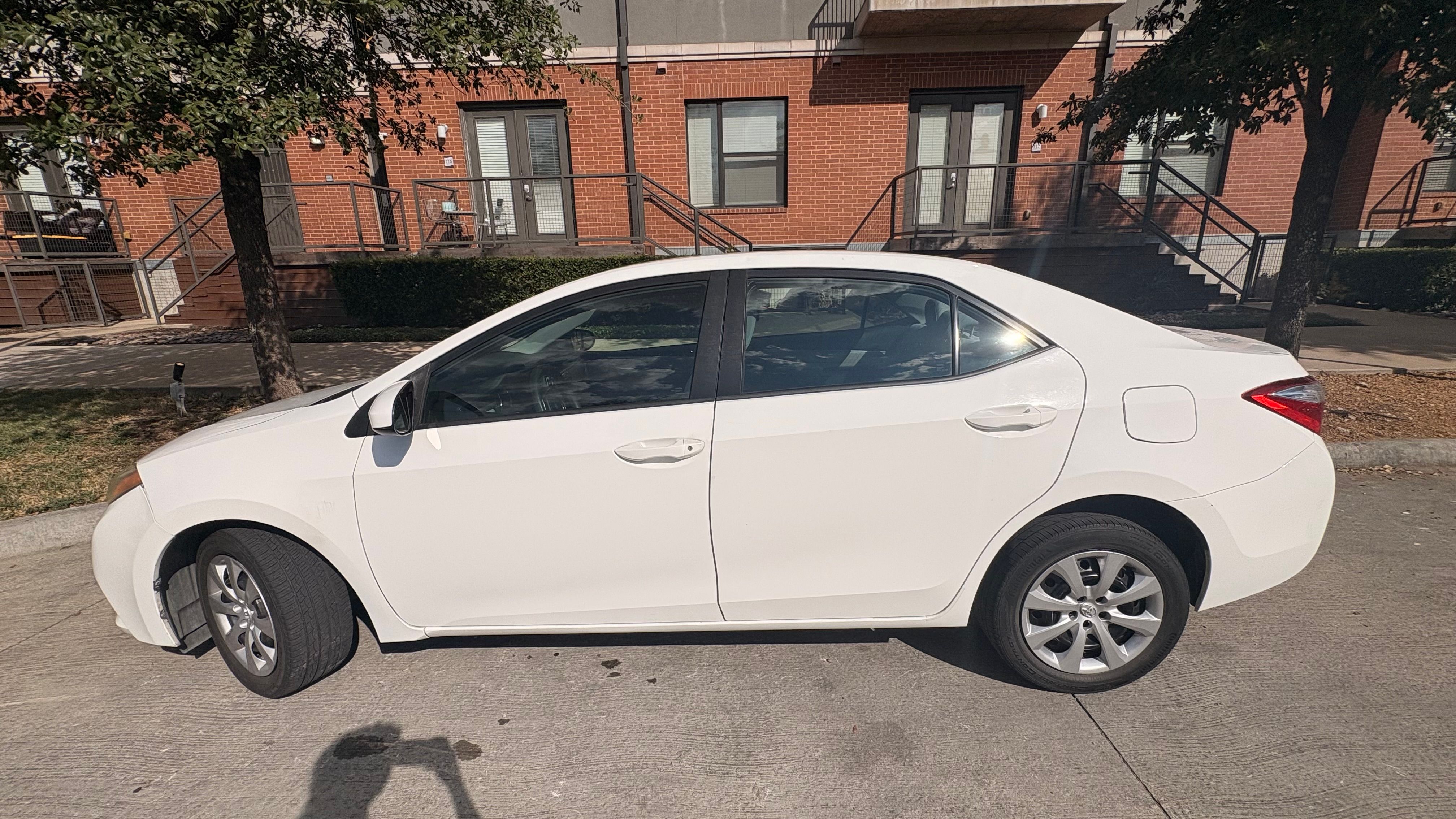 Used 2015 Toyota Corolla LE FWD image 4