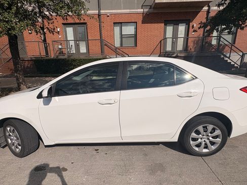 Used 2015 Toyota Corolla LE FWD image 4