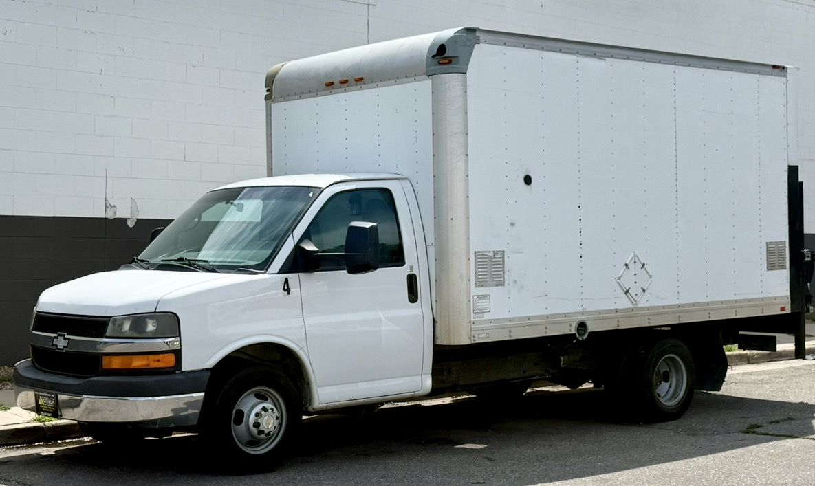Used 2014 Chevrolet Express 3500 Extended w/ Chrome Appearance Package RWD image 4
