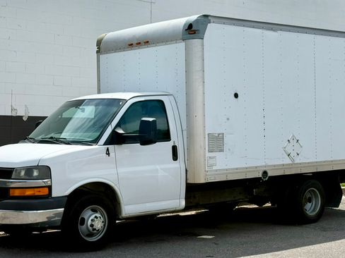 Used 2014 Chevrolet Express 3500 Extended w/ Chrome Appearance Package RWD image 2