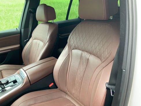 Used 2022 BMW X5 xDrive40i w/ M Sport Package AWD/4WD image 15