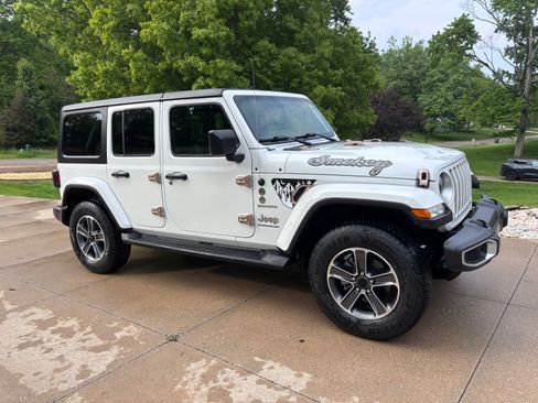 Used 2023 Jeep Wrangler Unlimited Sahara w/ Cold Weather Group AWD/4WD image 5