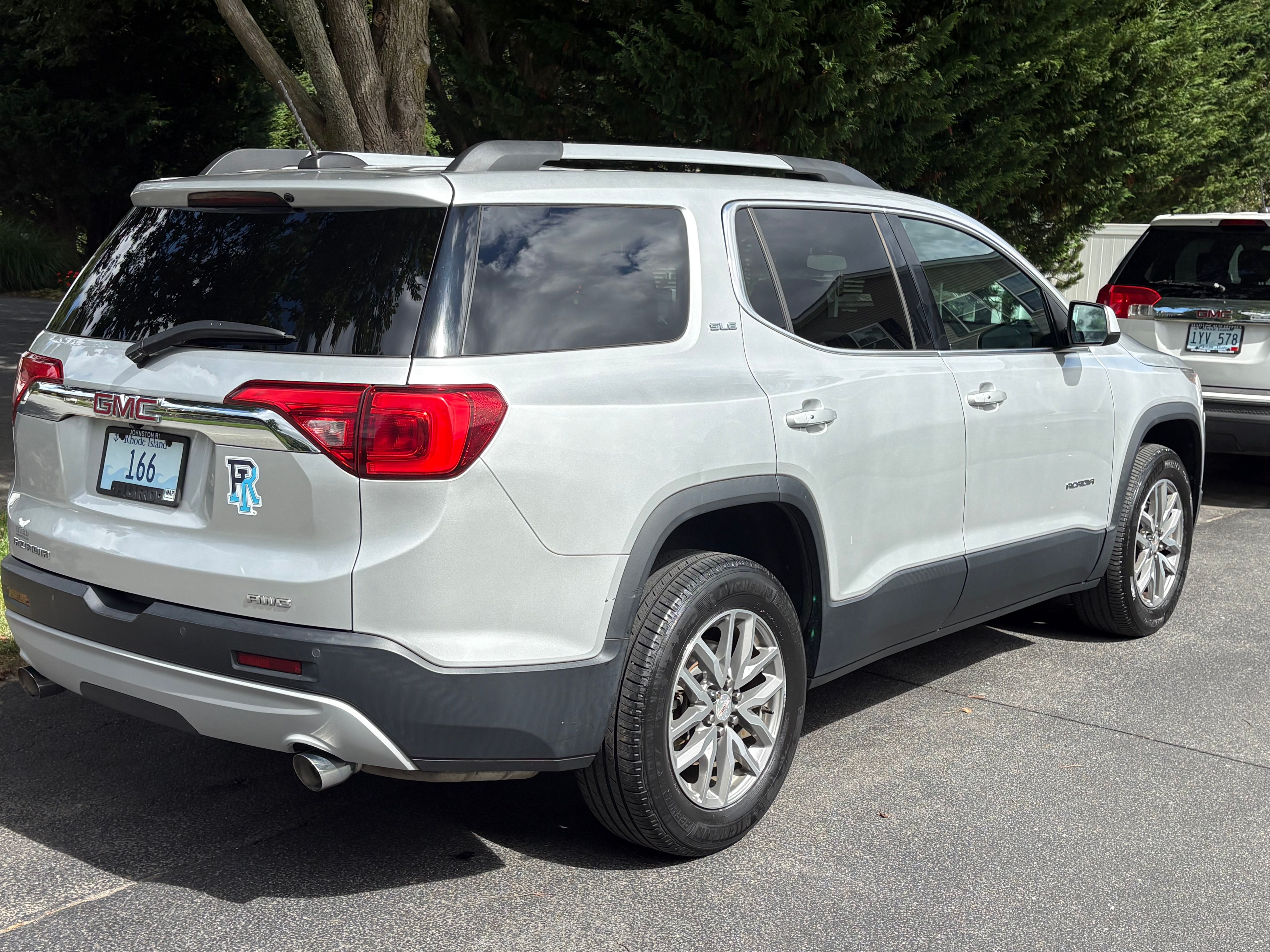 Used 2017 GMC Acadia SLE w/ Driver Alert Package I AWD/4WD image 5