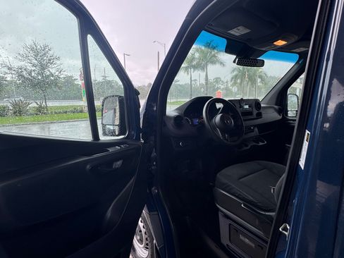 Used 2021 Mercedes-Benz Sprinter 2500 image 15