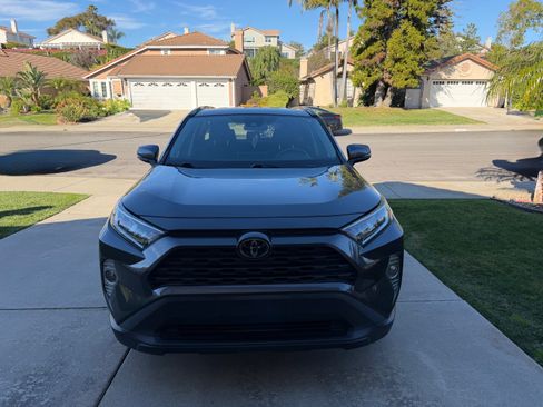 Used 2020 Toyota RAV4 XLE image 8