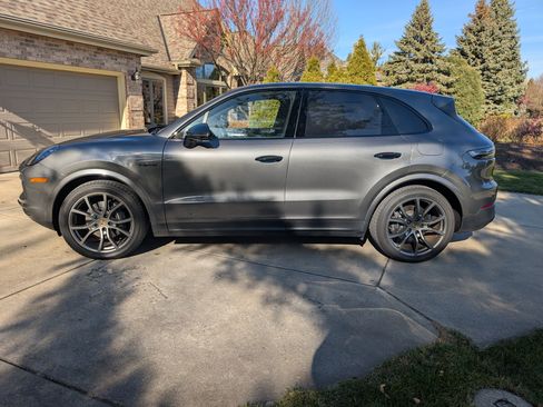 Used 2020 Porsche Cayenne E-Hybrid image 13