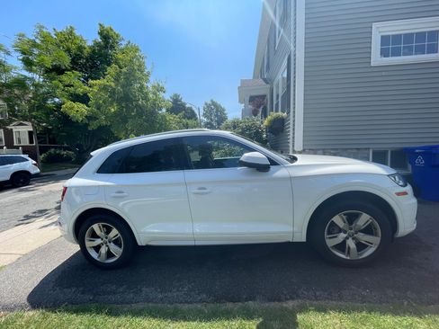 Used 2018 Audi Q5 2.0T Premium Plus w/ Premium Plus Package AWD/4WD image 2