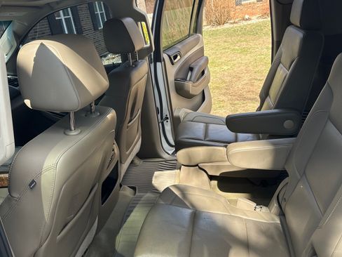 Used 2016 Chevrolet Suburban LTZ image 8