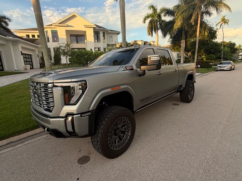 Used 2025 GMC Sierra 3500 Denali w/ Denali Reserve Package AWD/4WD image 6