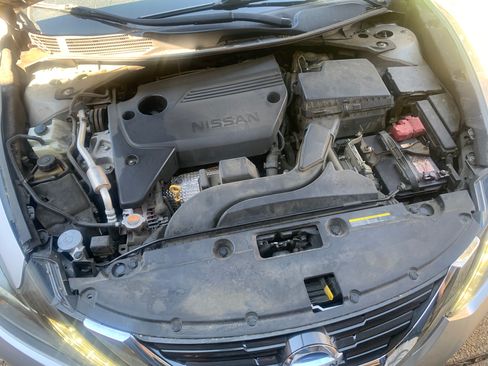 Used 2016 Nissan Altima 2.5 SR w/ LED Appearance Package image 10