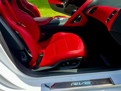 Used 2018 Chevrolet Corvette Z06 RWD image 19