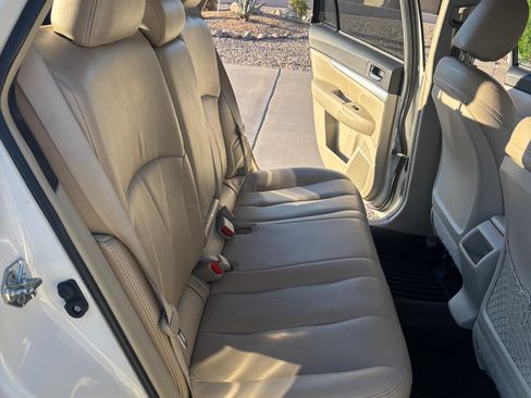 Used 2011 Subaru Outback 2.5i Premium image 9