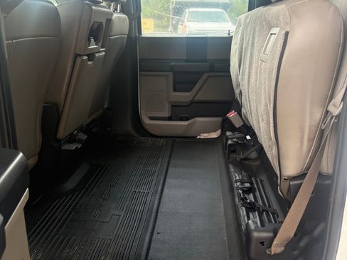 Used 2017 Ford F550 2WD Crew Cab Super Duty image 1