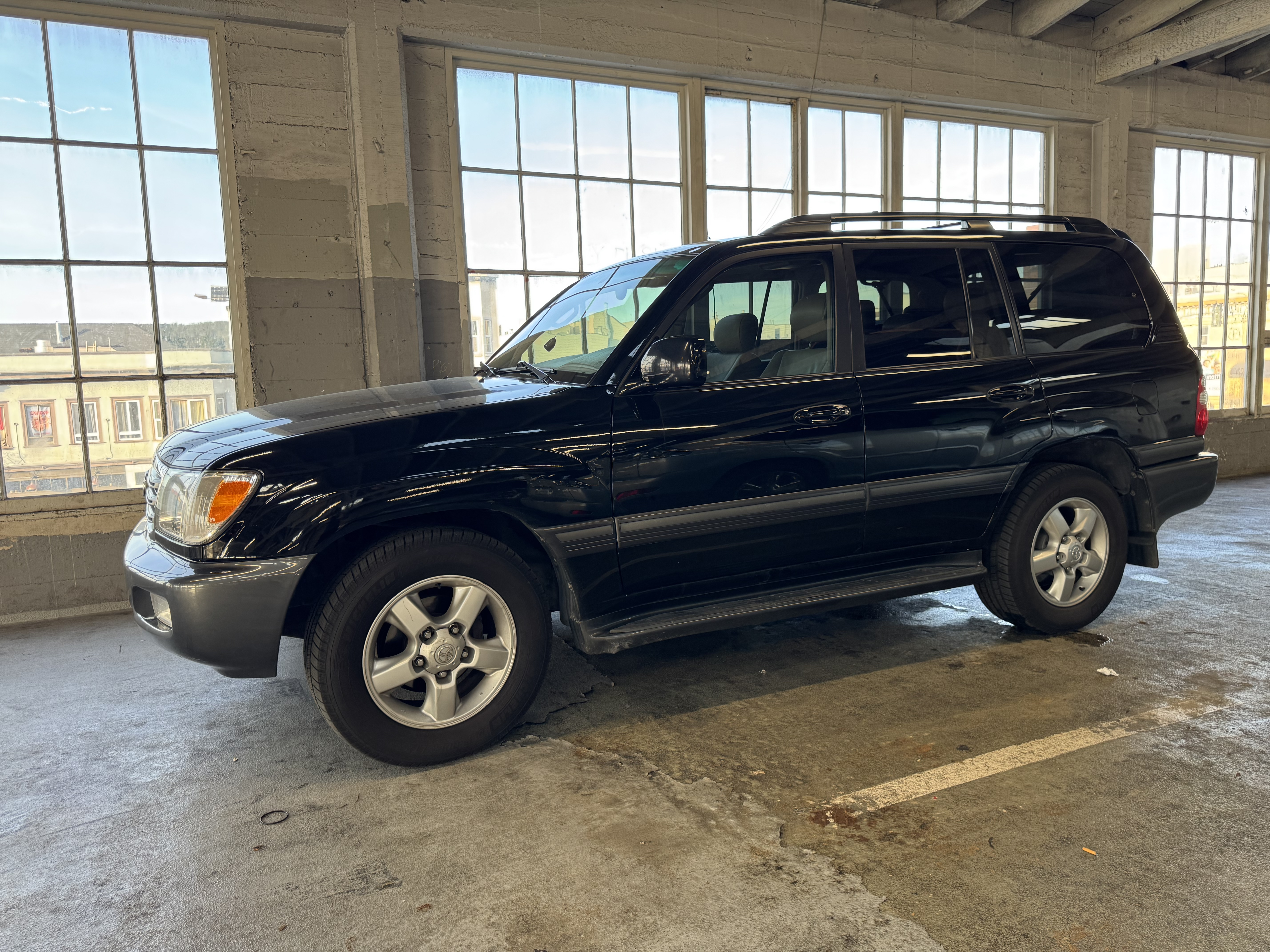 Used 2004 Toyota Land Cruiser AWD/4WD image 2