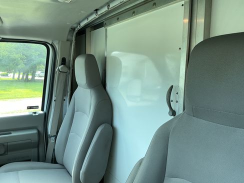 Used 2015 Ford E-450 and Econoline 450 Super Duty w/ Power Windows & Locks Group RWD image 5