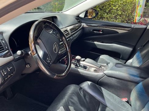 Used 2014 Lexus LS 460 w/ Comfort Package image 5