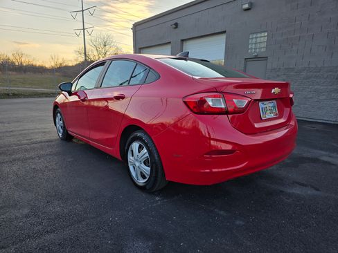Used 2018 Chevrolet Cruze LS image 6