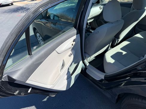 Used 2013 Toyota Corolla L image 9