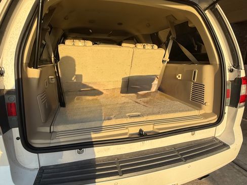 Used 2017 Lincoln Navigator L Reserve image 13